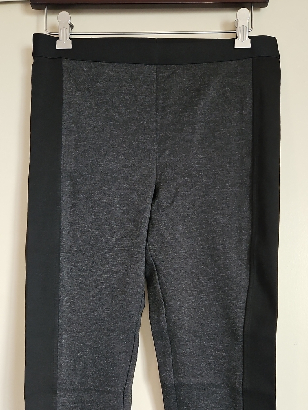 BCBGmaxzria Gray Pullover Skinny Jeggings Pants Wide Black Panels At Side Medium - Picture 4 of 16